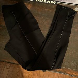 Joseph Ribkoff pants super cute and comfy. Size 4. Has some stretch.